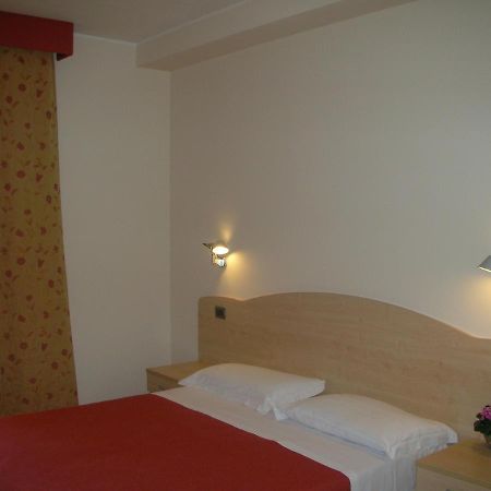 Hotel La Tartaruga Roseto Degli Abruzzi Exterior photo