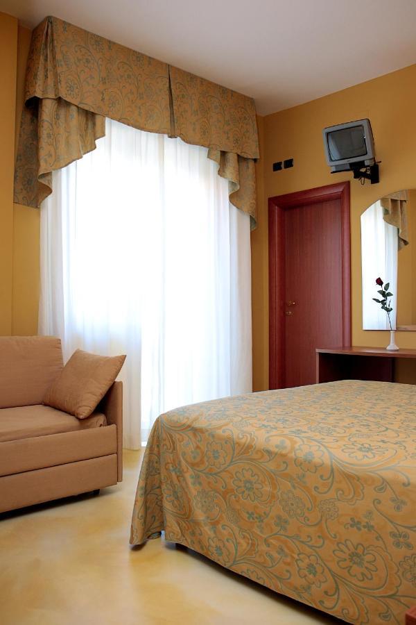 Hotel La Tartaruga Roseto Degli Abruzzi Exterior photo